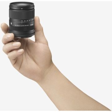 Sigma 18-50mm f/2.8 DC DN Contemporary Lens (Canon RF)