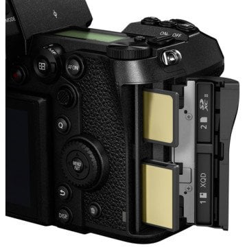 Panasonic Lumix DC-S1  + 24-105mm Lens