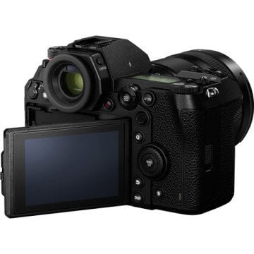 Panasonic Lumix DC-S1  + 24-105mm Lens