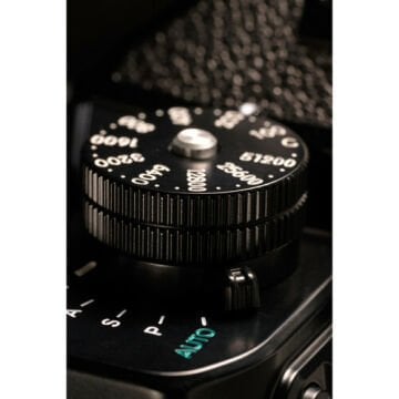 Nikon Zf 24-70mm f/4 Lensli Aynasız Fotoğraf Makinesi (14583 TL Geri Ödeme)