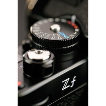 Nikon Zf 24-70mm f/4 Lensli Aynasız Fotoğraf Makinesi (14583 TL Geri Ödeme)