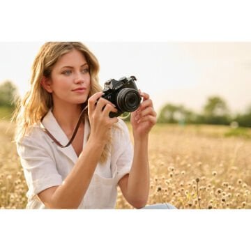 Nikon Zf 24-70mm f/4 Lensli Aynasız Fotoğraf Makinesi (14583 TL Geri Ödeme)