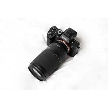 Tamron 70-300mm  F/4.5-6.3  DI III RXD Sony E Mount Full Frame Telefoto Lens (A047S)