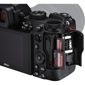 Nikon Z5 24-200mm Lensli Kit