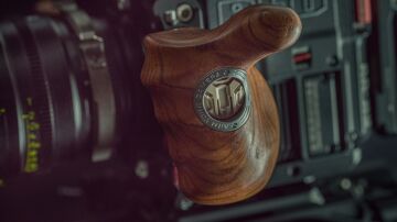 TILTA Tiltaing Advanced Rifht Side Wooden Handle Black TA-ARWH-B